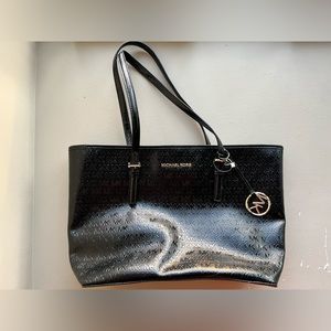 Brand New Michael Kors Jetset Travel Carryall Tote